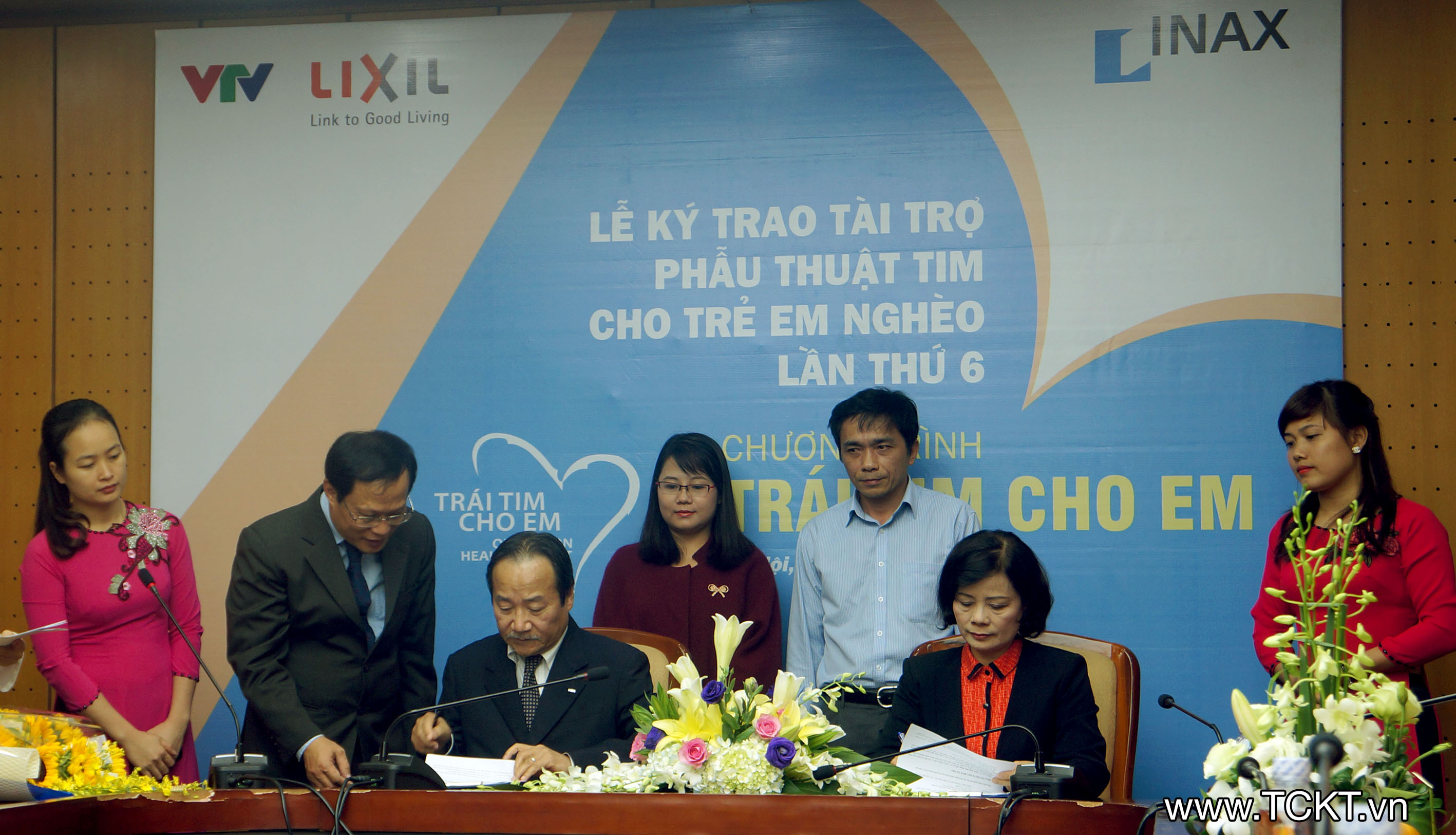 Công ty TNHH LIXIL Việt Nam  ký cam kết ủng hộ phẫu thuật tim cho trẻ em nghèo với Quỹ Tấm lòng Việt, Đài THVN