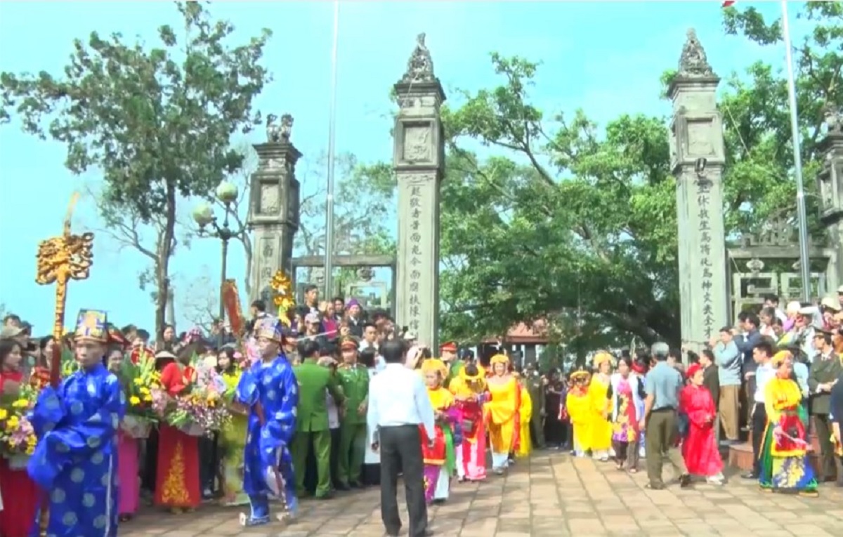Lễ hội làng Phù Ủng (nguồn: Internet)