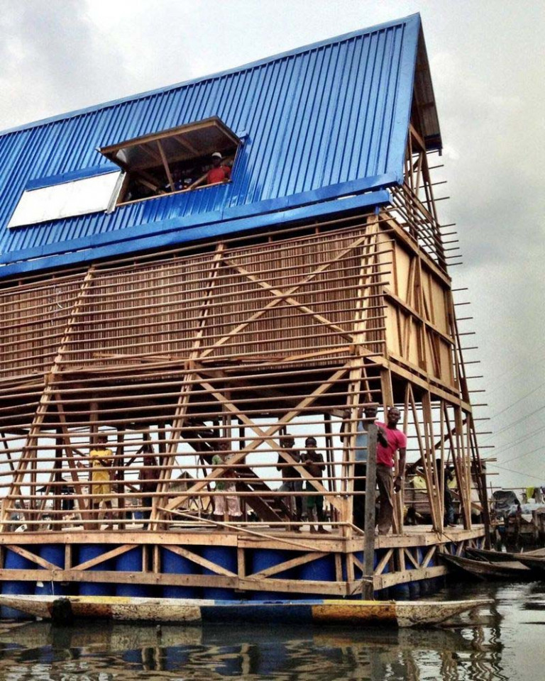 Trường nổi Makoko Floating School được dựng trên hệ thống các phao nổi, dựa theo nguyên mẫu thiết kế ở vùng quận Makoko của Lagos (Ảnh: NLE)