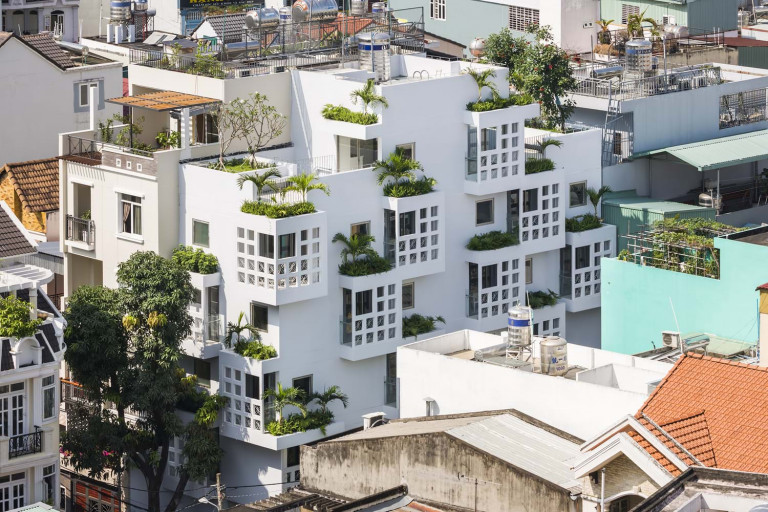 Dự án do Trinhvieta-Architects thiết kế trong một khu đô thị đông dân tại TP.HCM với mong muốn tạo ra nhiều không gian nhất có thể, mang lại bầu không khí sống thú vị.