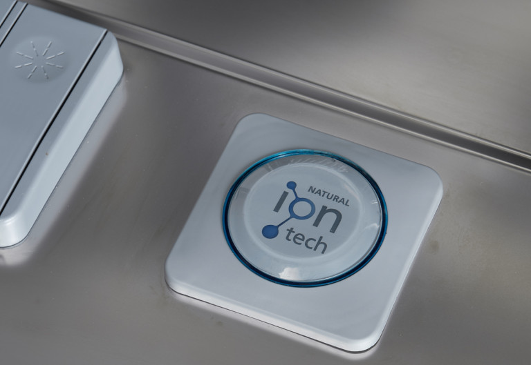 Công nghệ Ion khử mùi hôi bám trên chén đĩa và bên trong máy