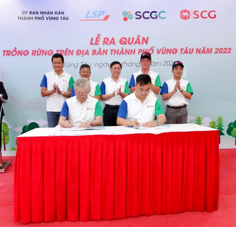 Công ty TNHH Đại chúng Hóa dầu SCG (SCGC) và Công ty TNHH Hóa dầu Long Sơn (LSP) phối hợp cùng Ủy ban Nhân dân thành phố Vũng Tàu trồng 400 cây xanh ở khu vực Núi Lớn (thành phố Vũng Tàu)