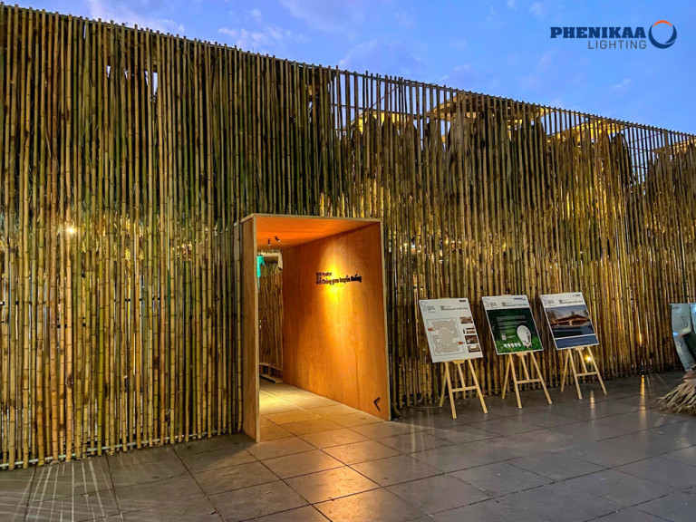 Pavilion “Không gian truyền thống” mang tới một khối kiến trúc hoàn chỉnh và đăng đối, với các khu vực dành cho trưng bày như một không gian bảo tàng "thực thụ"